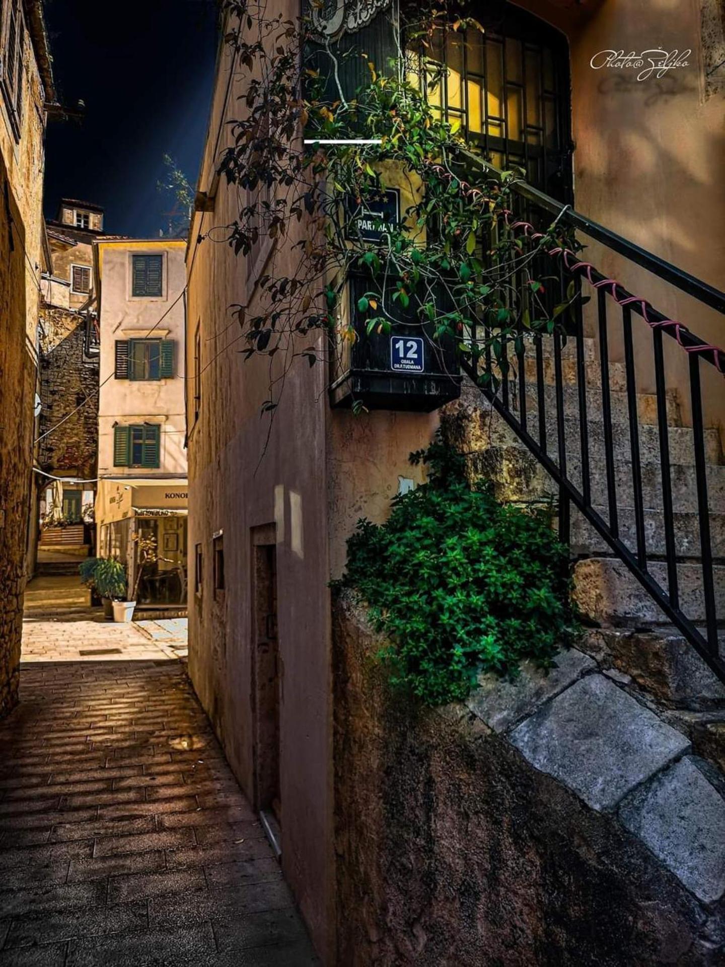 Urban Lights Hideaway - City Center Шибеник Экстерьер фото